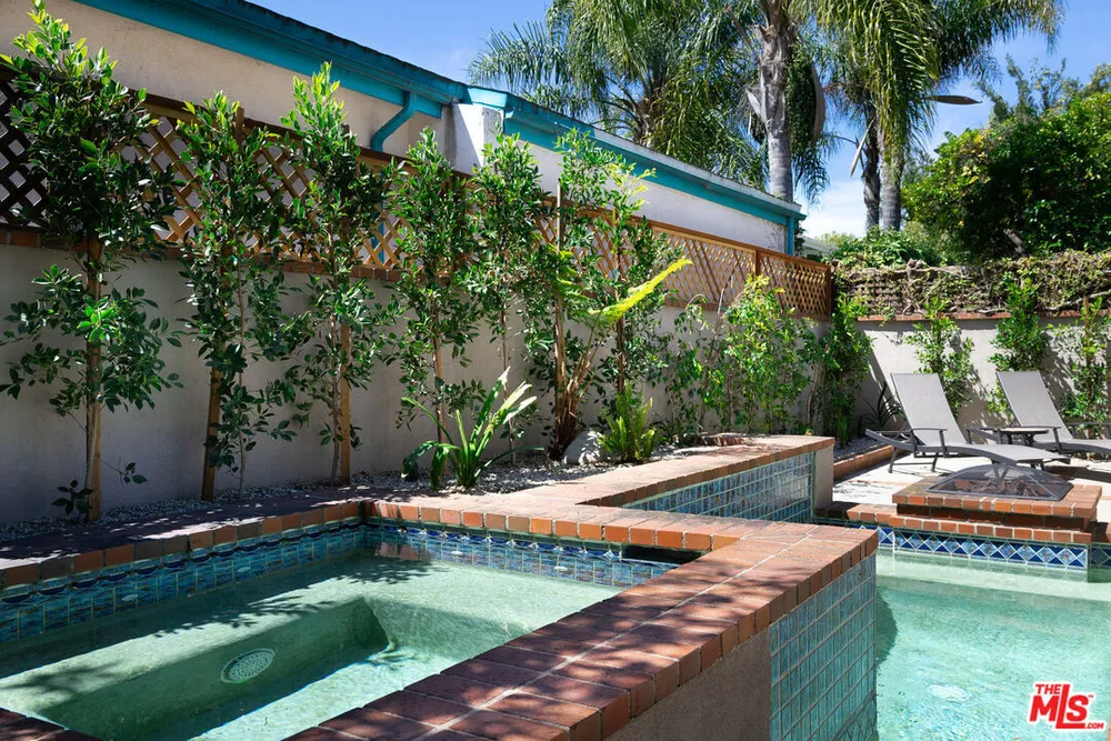 12722 Sarah St, Studio City, CA 91604