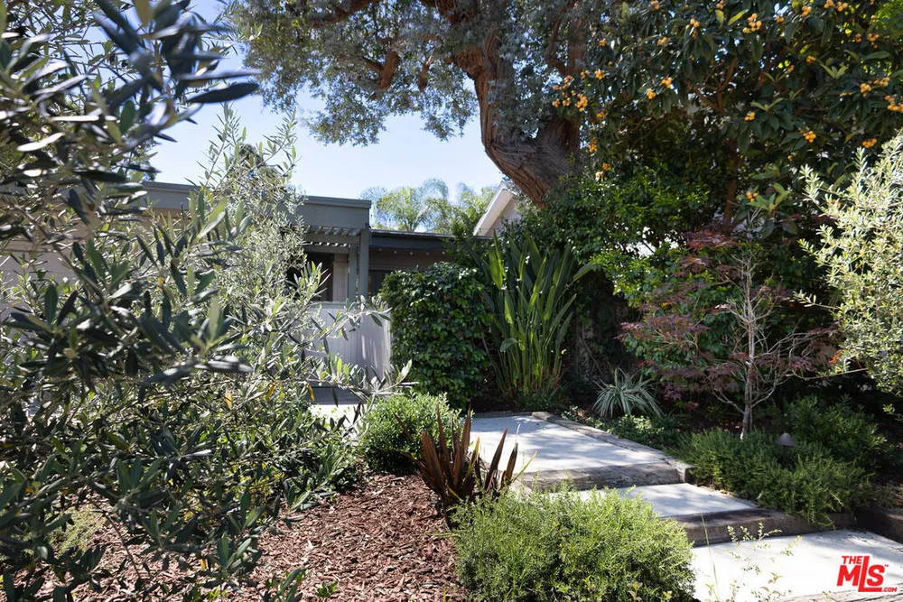 12722 Sarah St, Studio City, CA 91604