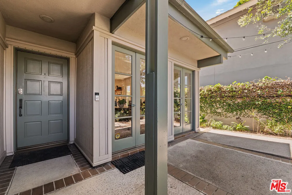 12722 Sarah St, Studio City, CA 91604