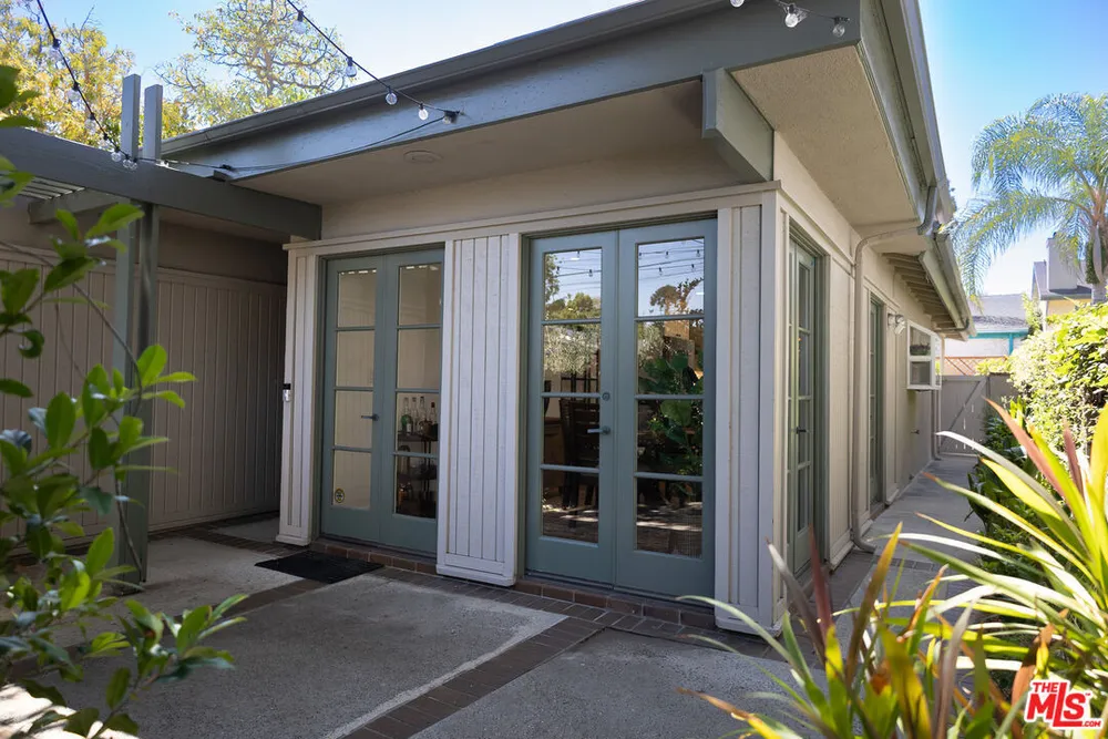 12722 Sarah St, Studio City, CA 91604