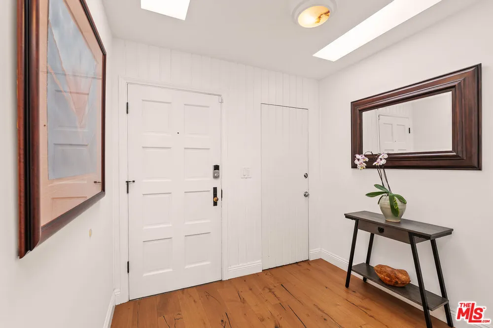 12722 Sarah St, Studio City, CA 91604