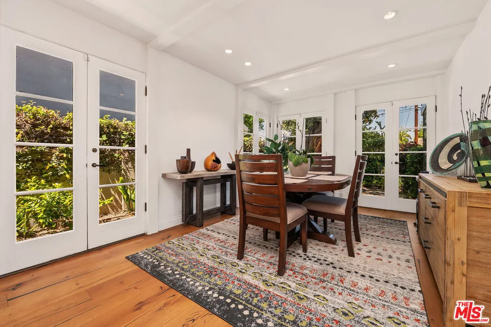 12722 Sarah St, Studio City, CA 91604