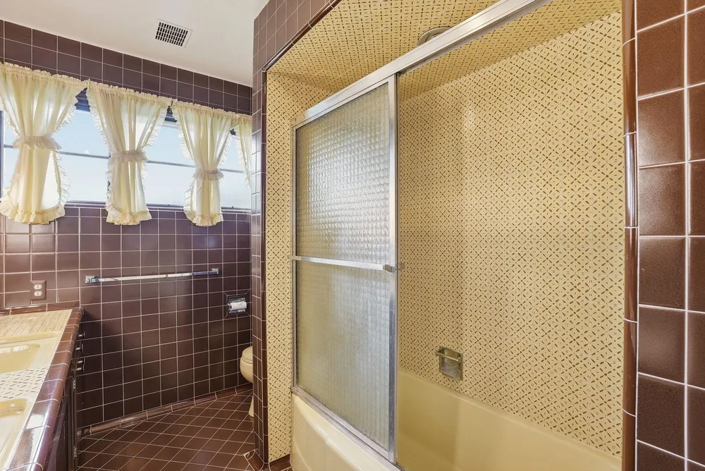 2417 S Helena Ct, Spokane, WA 99203