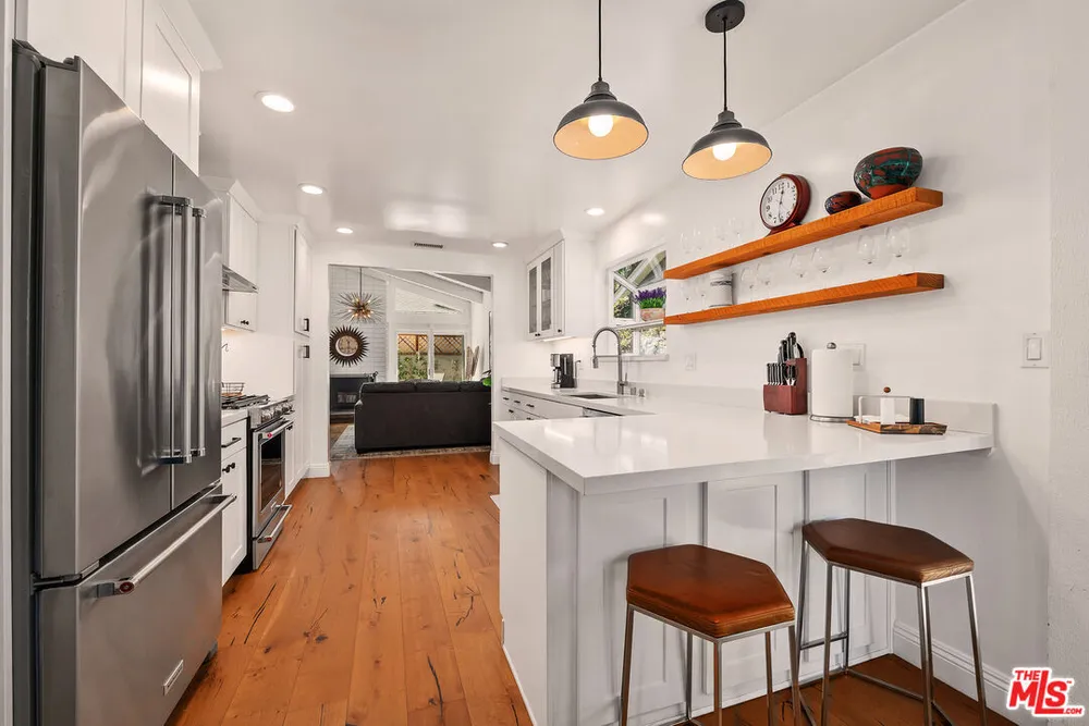 12722 Sarah St, Studio City, CA 91604