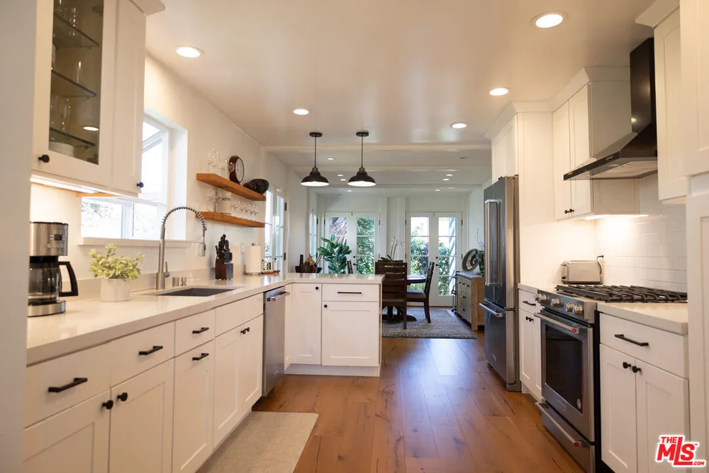 12722 Sarah St, Studio City, CA 91604