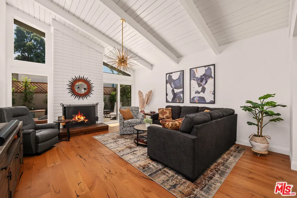 12722 Sarah St, Studio City, CA 91604