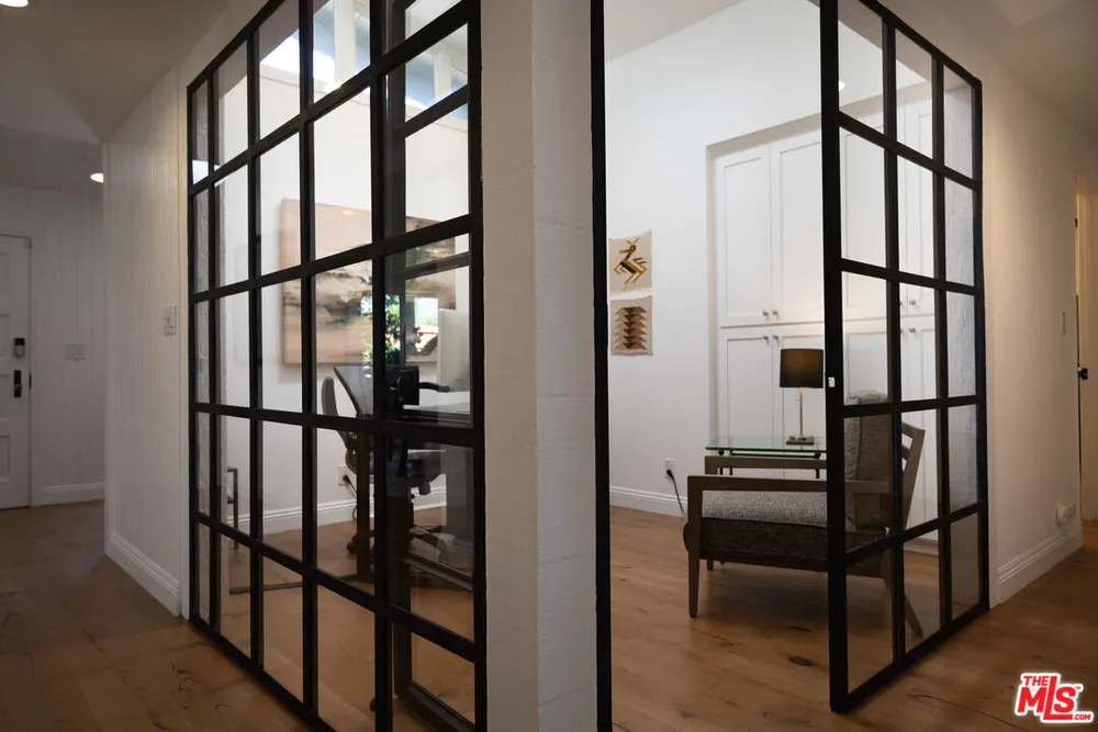 12722 Sarah St, Studio City, CA 91604