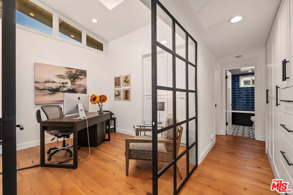 12722 Sarah St, Studio City, CA 91604