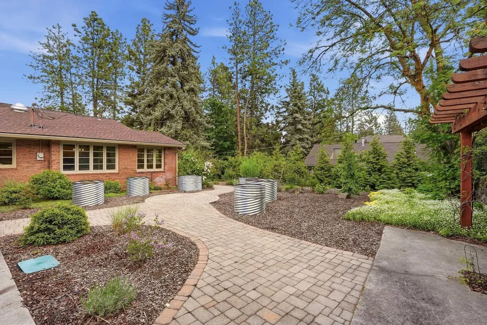 2417 S Helena Ct, Spokane, WA 99203