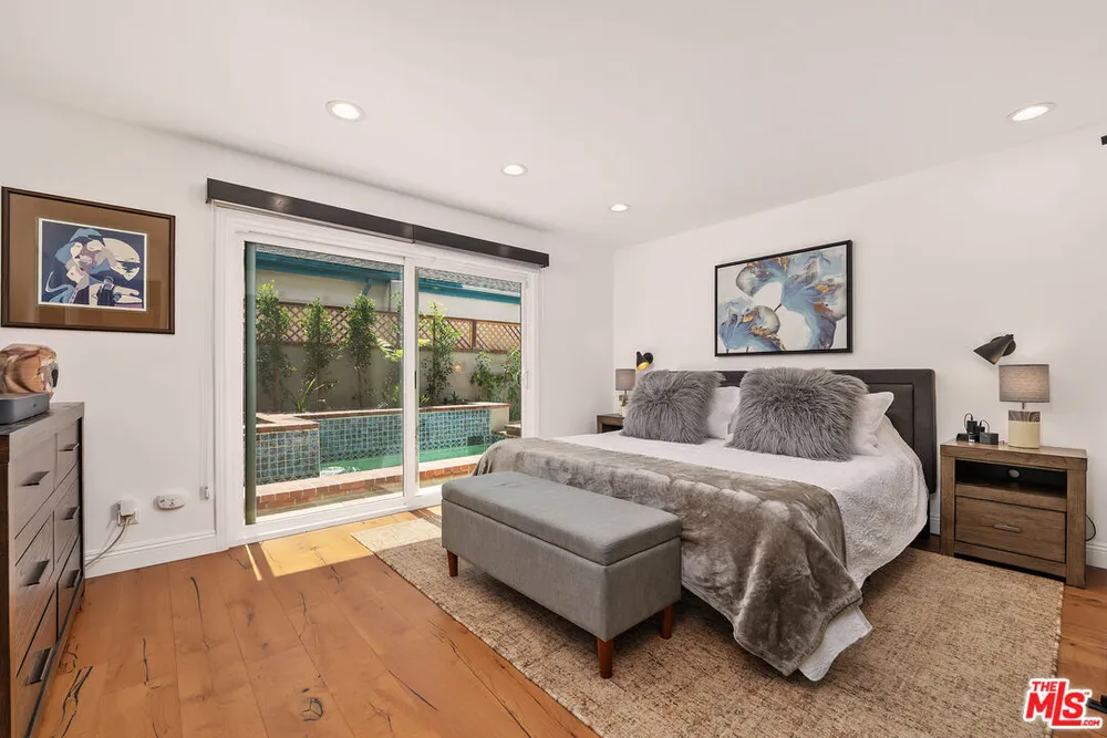 12722 Sarah St, Studio City, CA 91604