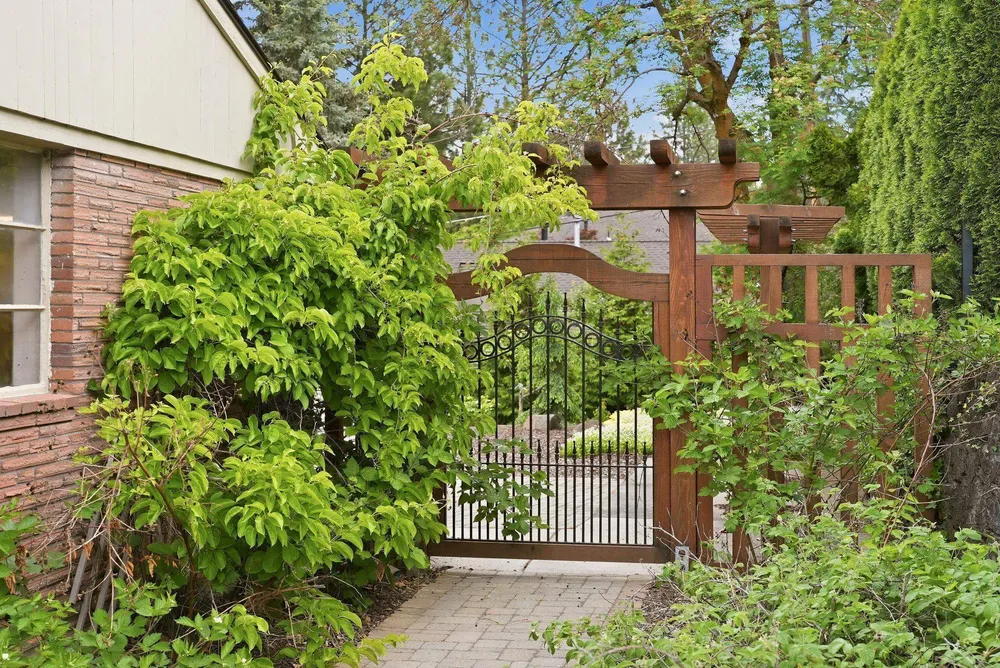 2417 S Helena Ct, Spokane, WA 99203