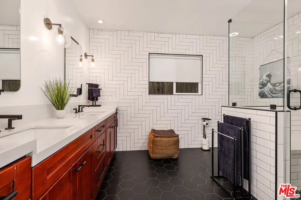 12722 Sarah St, Studio City, CA 91604