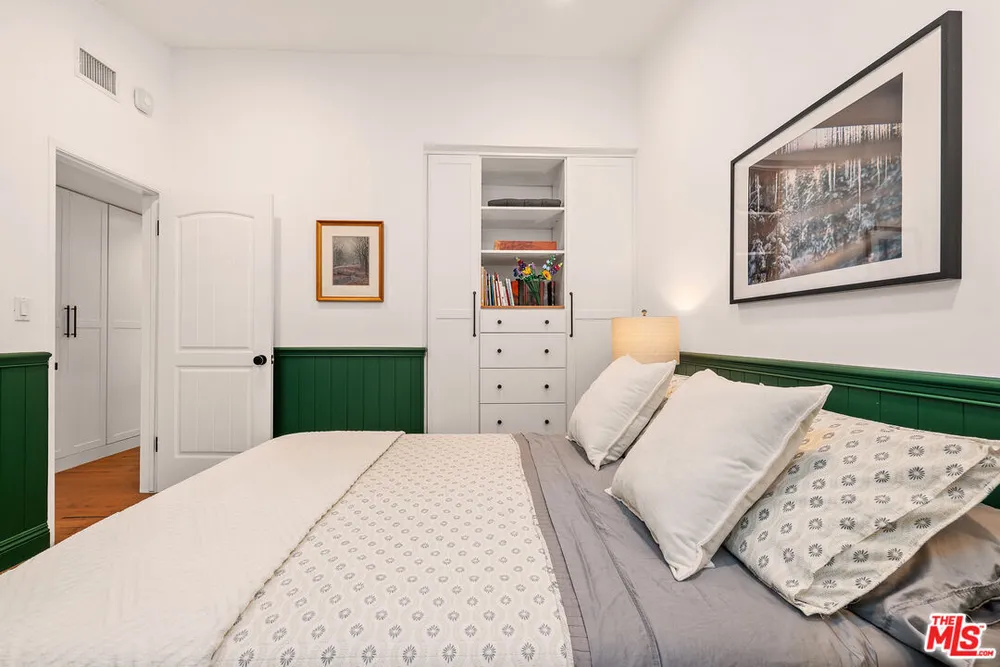 12722 Sarah St, Studio City, CA 91604