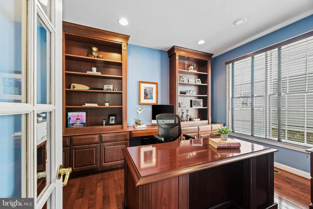 707 Pilot House Dr, Annapolis, MD 21401