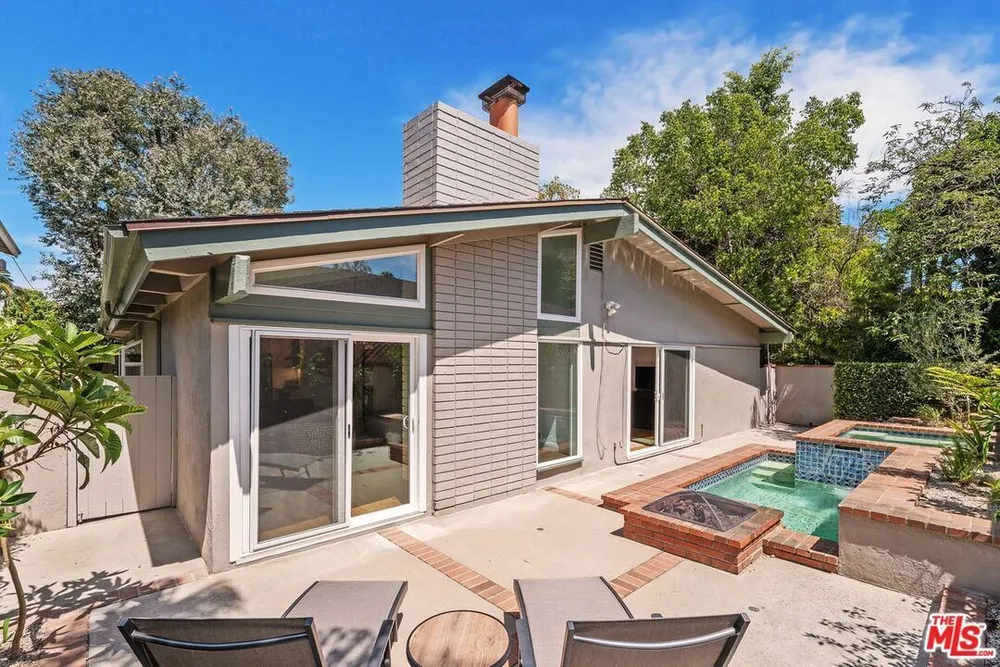 12722 Sarah St, Studio City, CA 91604