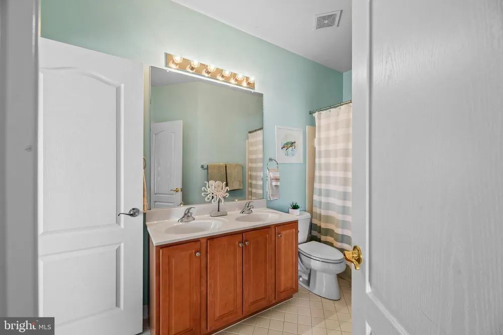 707 Pilot House Dr, Annapolis, MD 21401