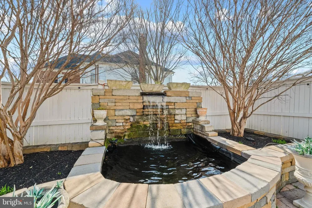 707 Pilot House Dr, Annapolis, MD 21401