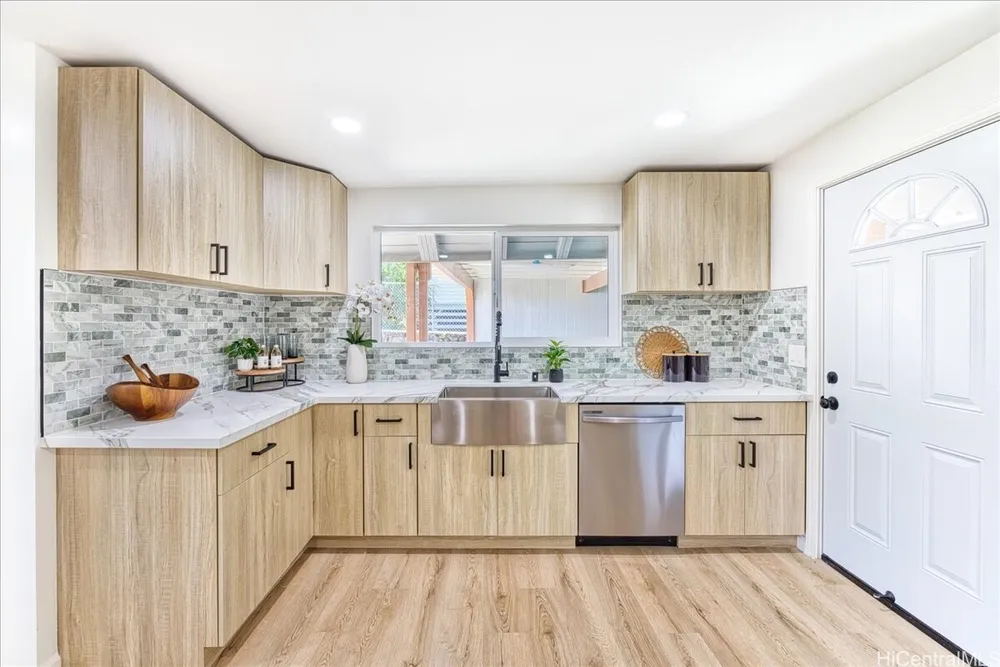741 Alewa Dr, Honolulu, HI 96817