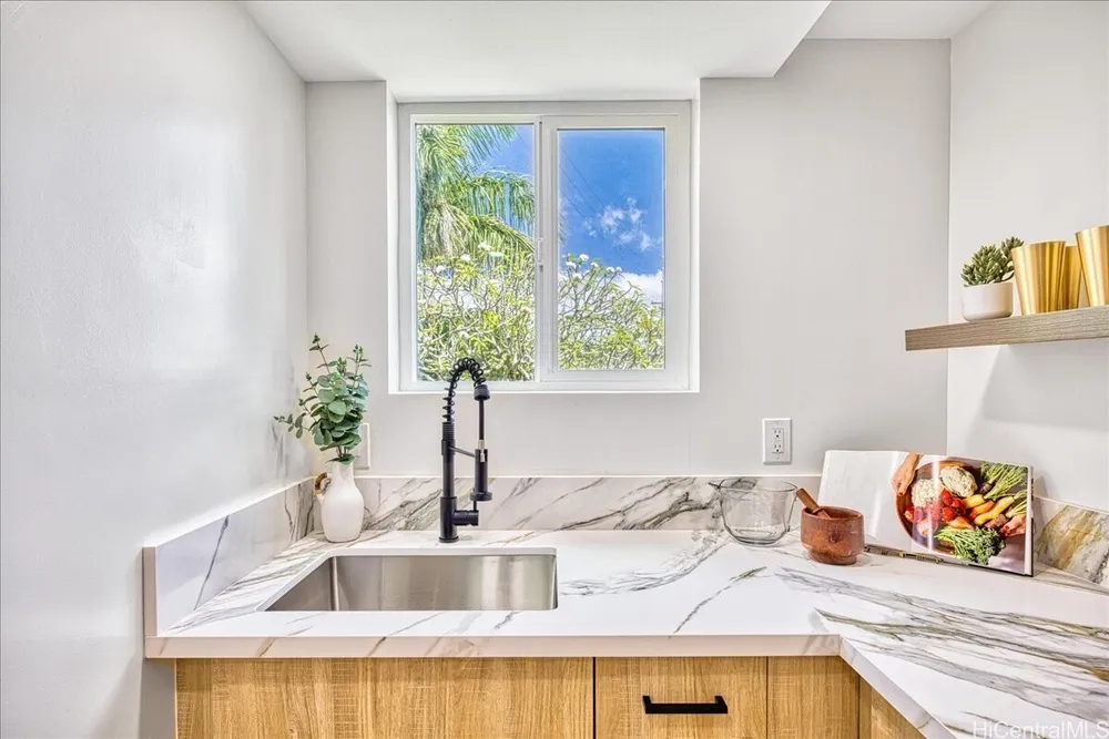 741 Alewa Dr, Honolulu, HI 96817