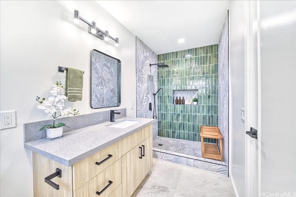 741 Alewa Dr, Honolulu, HI 96817
