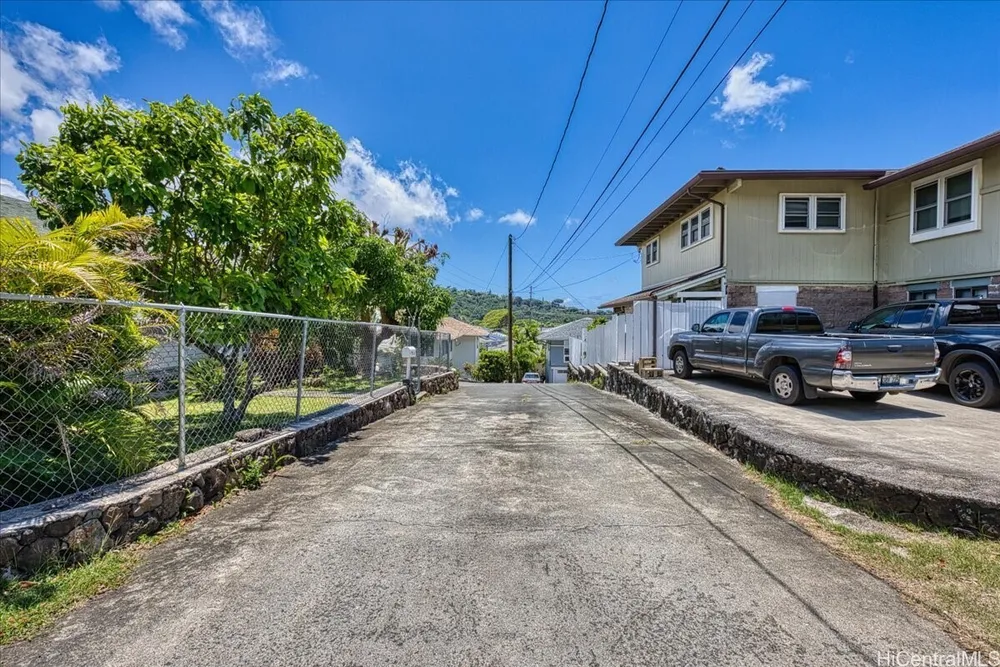 741 Alewa Dr, Honolulu, HI 96817