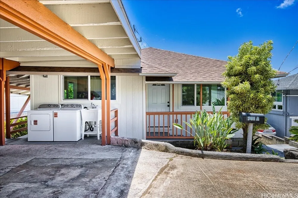 741 Alewa Dr, Honolulu, HI 96817