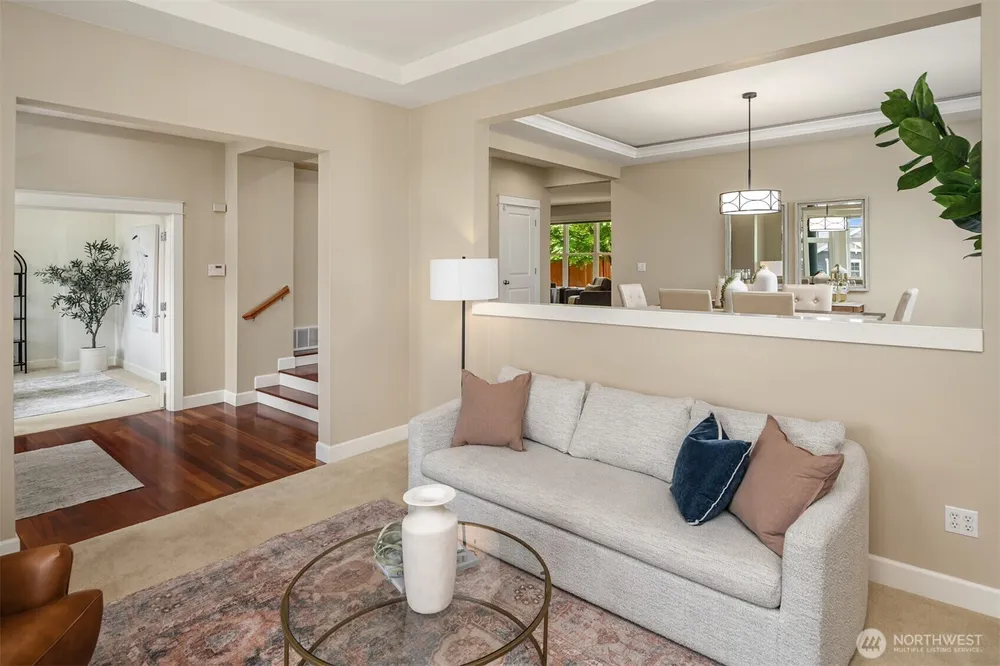 687 Bear Ridge Dr NW, Issaquah, WA 98027