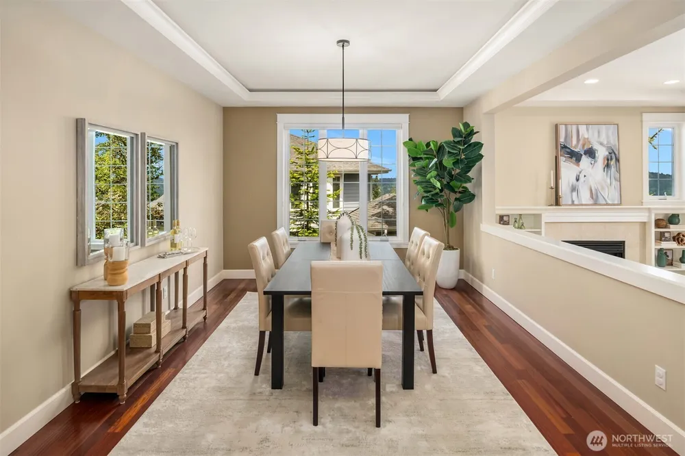 687 Bear Ridge Dr NW, Issaquah, WA 98027