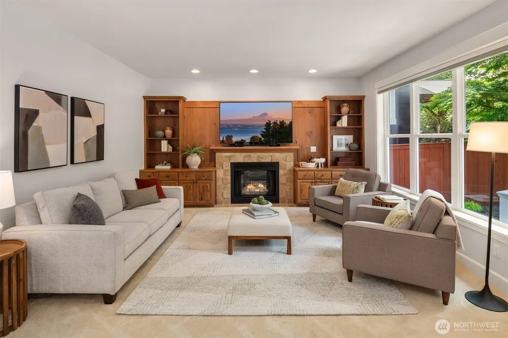 687 Bear Ridge Dr NW, Issaquah, WA 98027