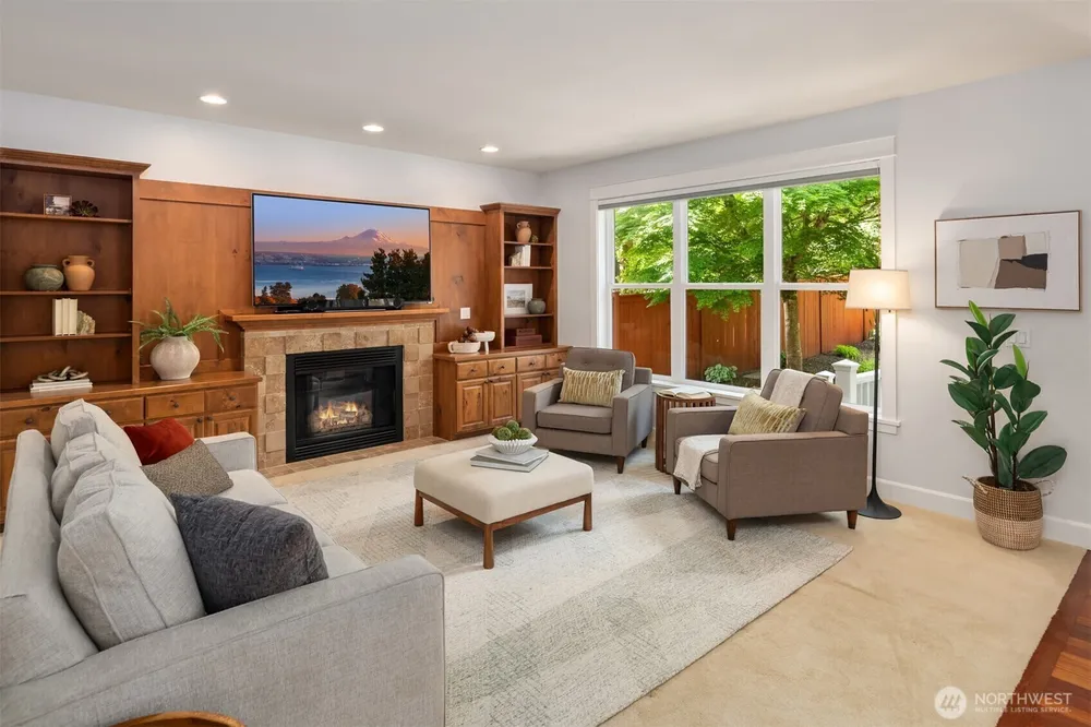 687 Bear Ridge Dr NW, Issaquah, WA 98027