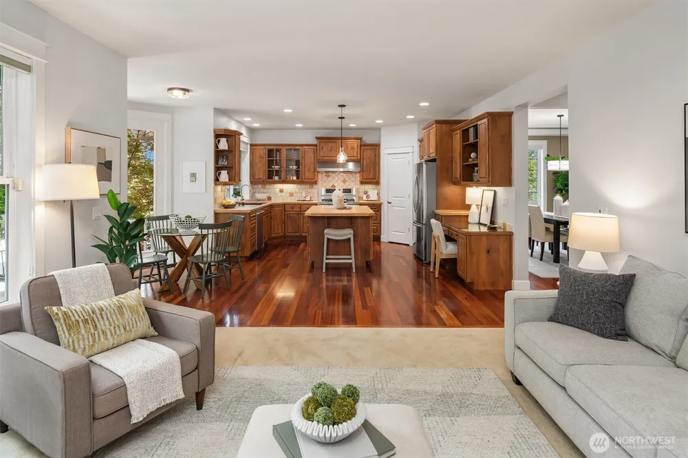 687 Bear Ridge Dr NW, Issaquah, WA 98027