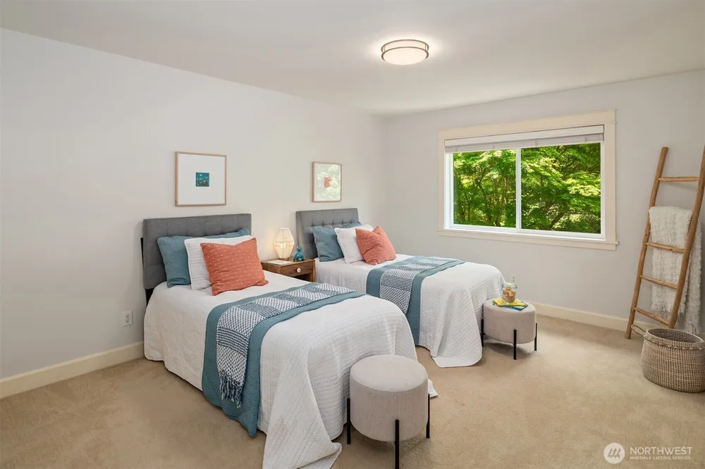 687 Bear Ridge Dr NW, Issaquah, WA 98027
