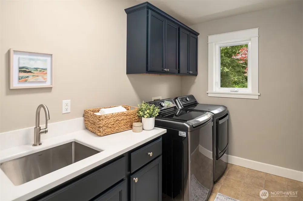 687 Bear Ridge Dr NW, Issaquah, WA 98027