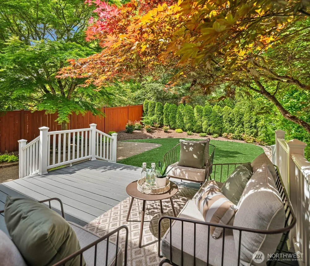 687 Bear Ridge Dr NW, Issaquah, WA 98027