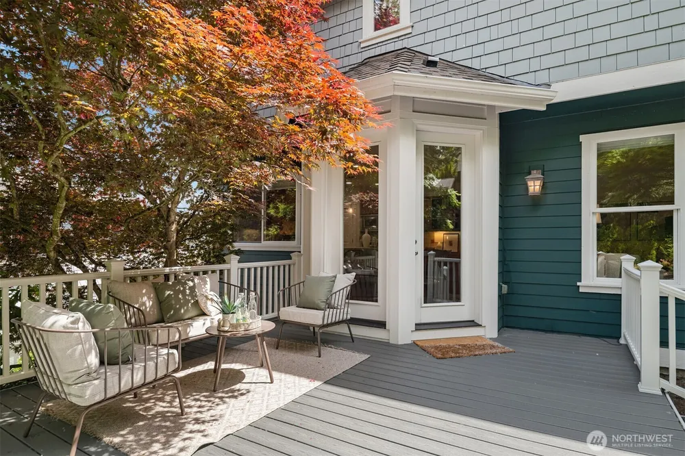 687 Bear Ridge Dr NW, Issaquah, WA 98027