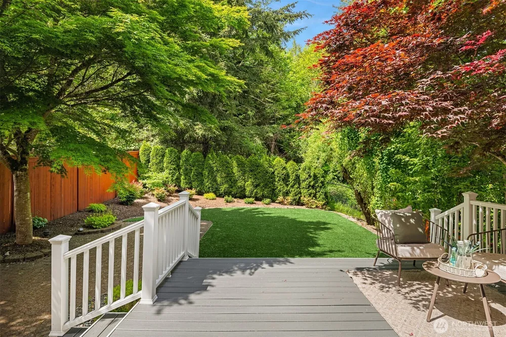 687 Bear Ridge Dr NW, Issaquah, WA 98027