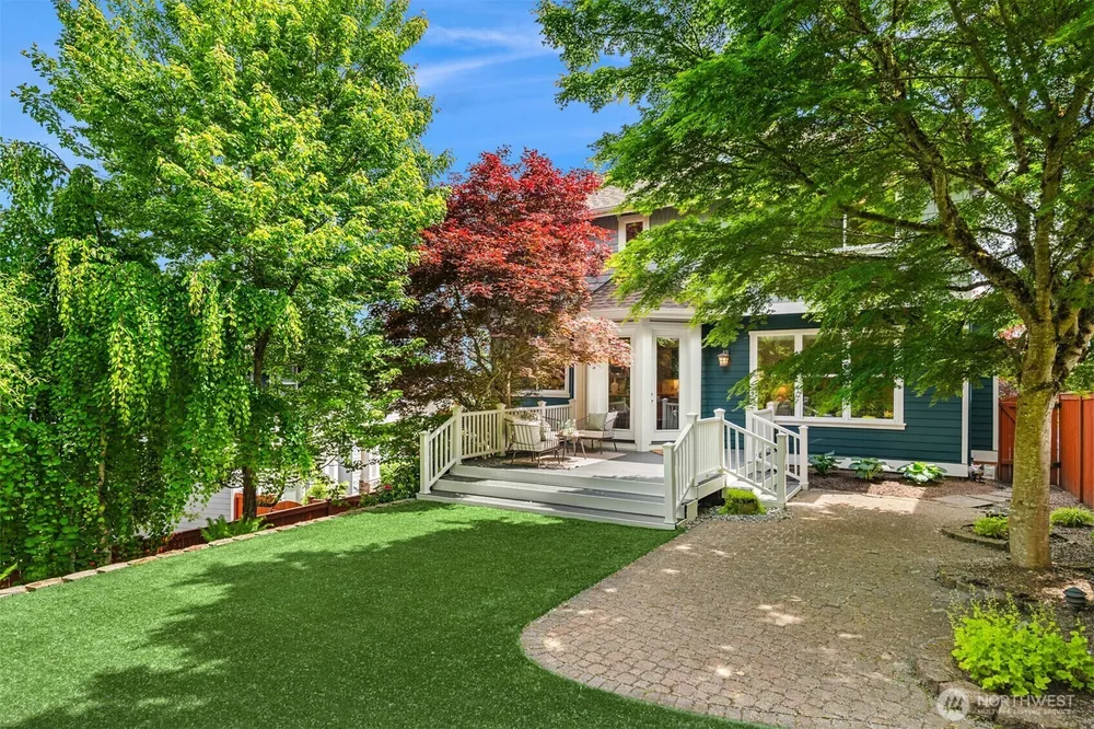 687 Bear Ridge Dr NW, Issaquah, WA 98027