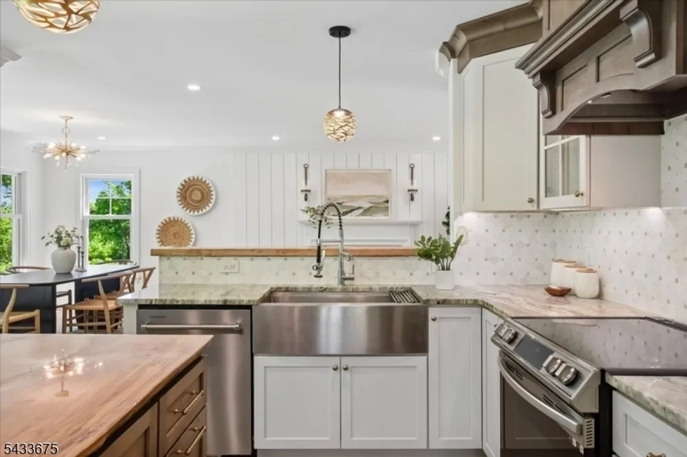 54 Blackberry Ln, Morristown, NJ 07960
