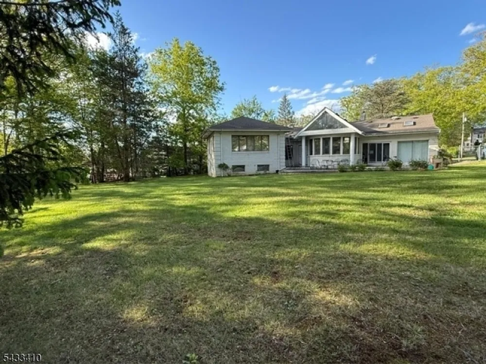 181 W Hobart Gap Rd, Essex, Livingston Township, NJ 07039