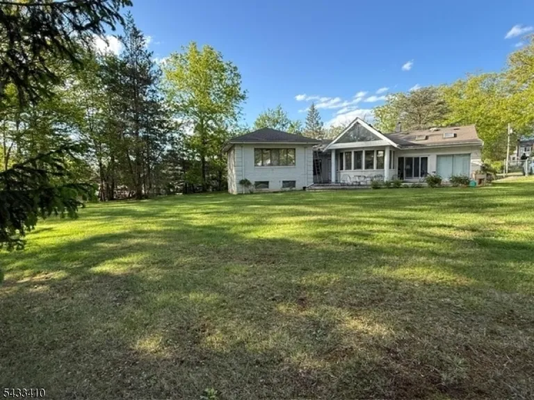 181 W Hobart Gap Rd, Essex, Livingston Township, NJ 07039