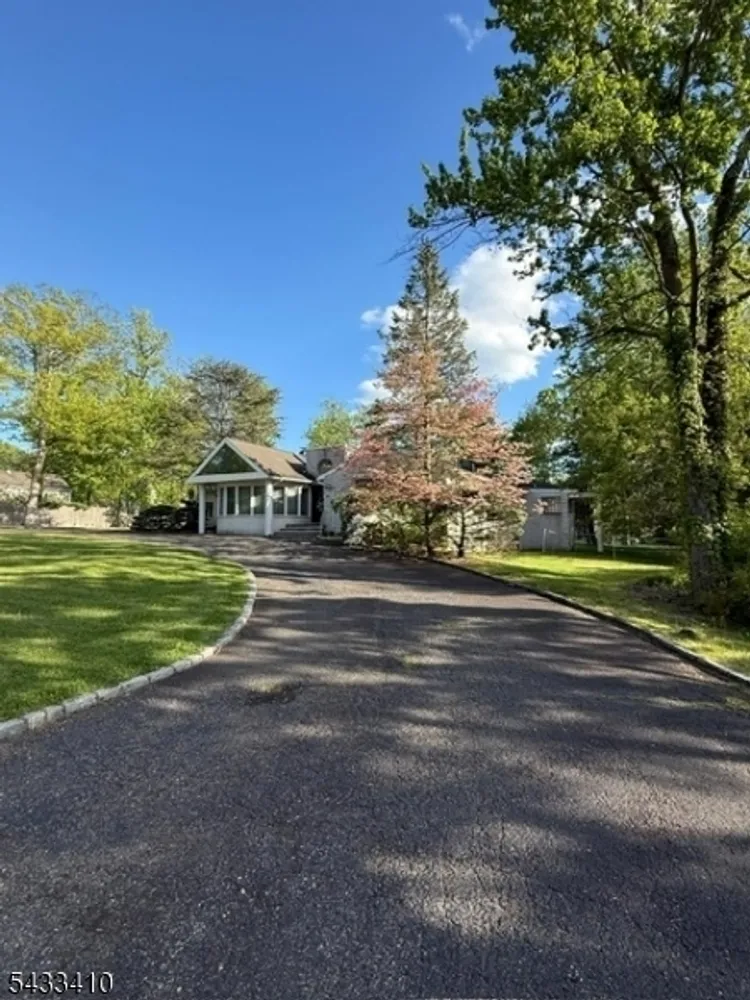 181 W Hobart Gap Rd, Essex, Livingston Township, NJ 07039