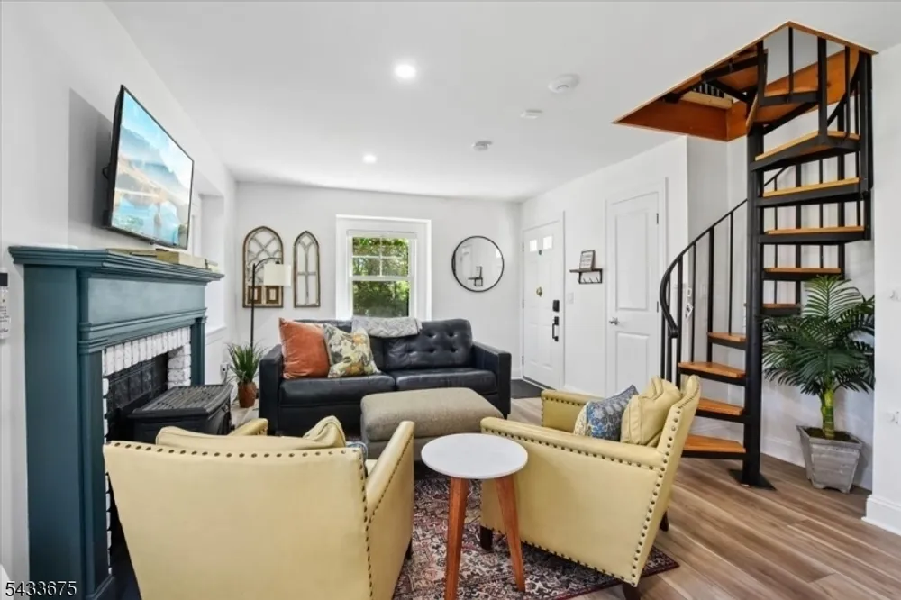 54 Blackberry Ln, Morristown, NJ 07960