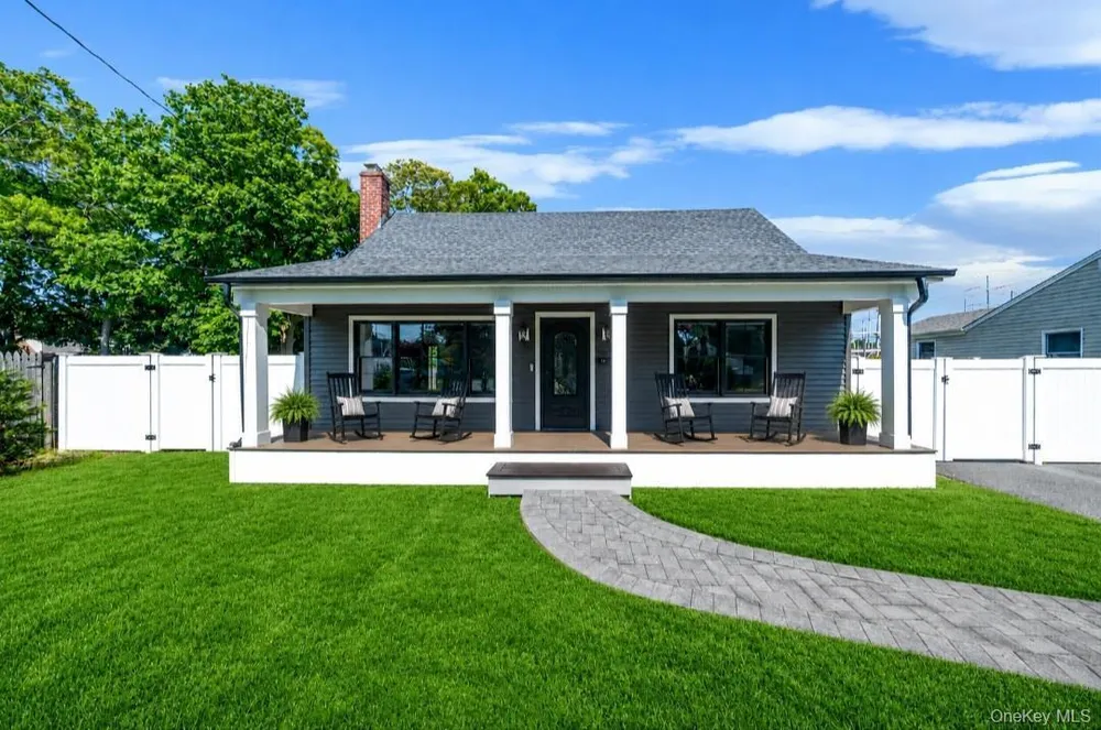 11 Lakewood Ave, Lake Ronkonkoma, NY 11779