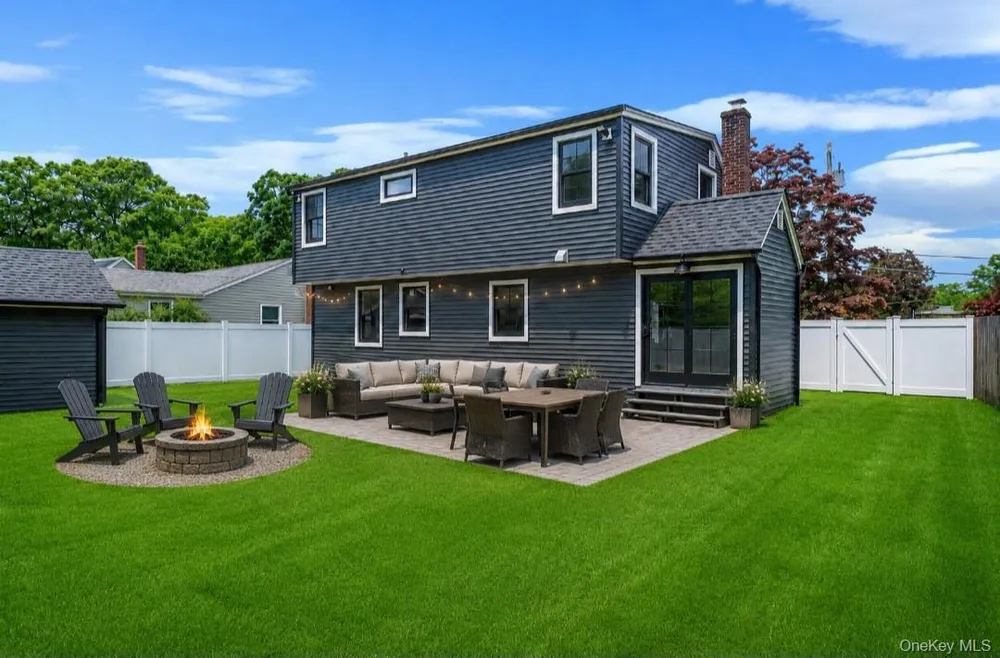 11 Lakewood Ave, Lake Ronkonkoma, NY 11779