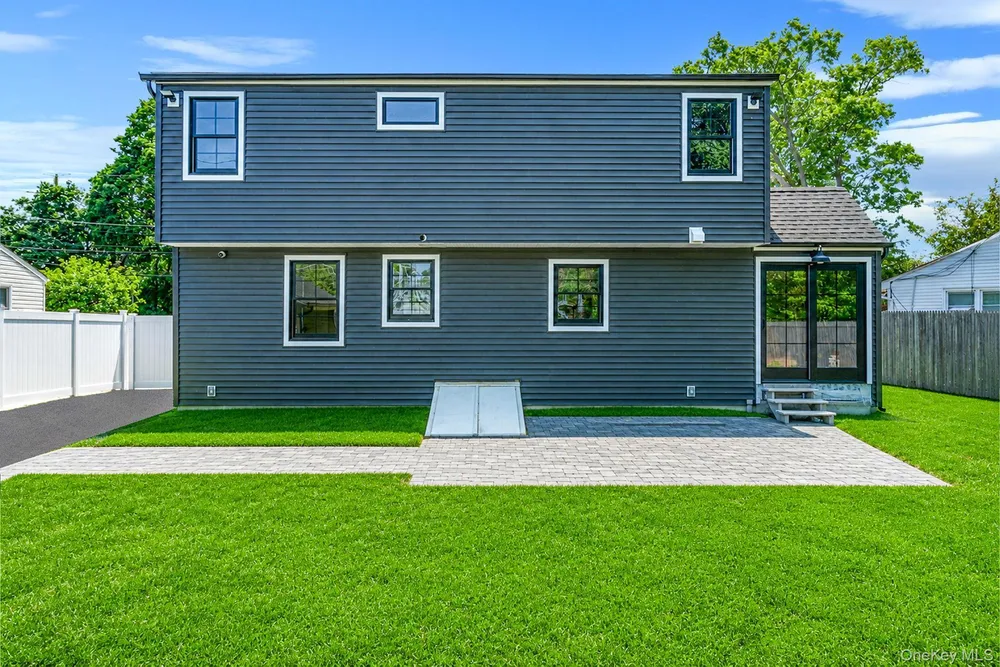 11 Lakewood Ave, Lake Ronkonkoma, NY 11779
