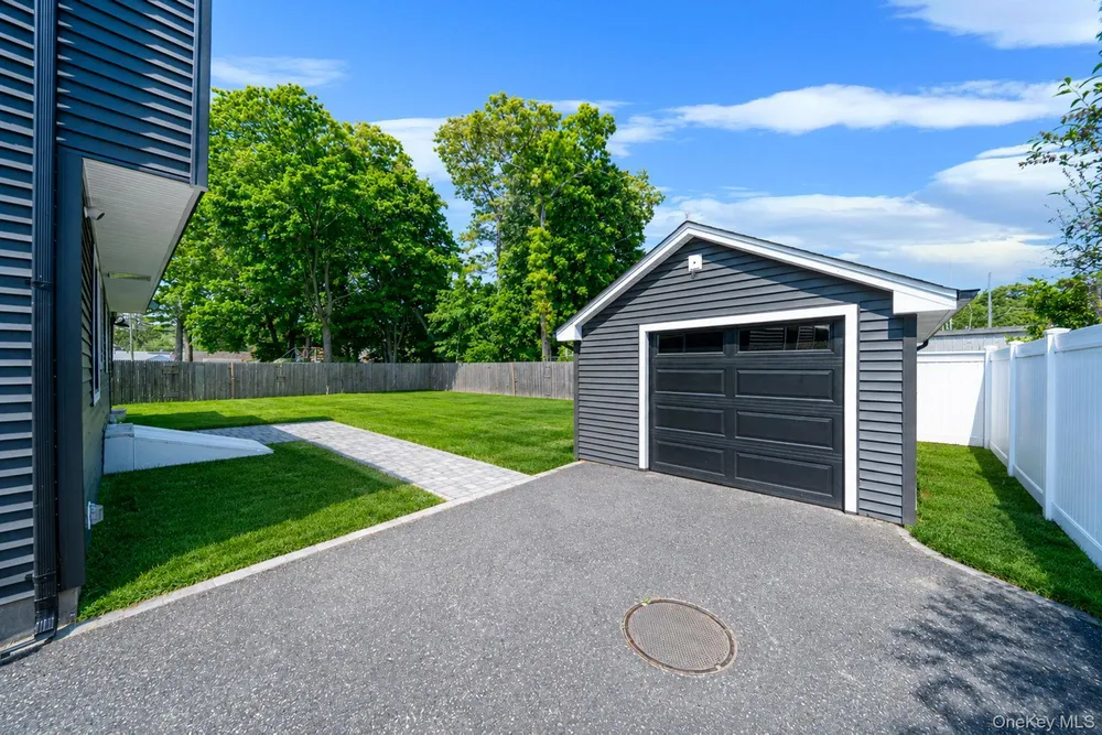 11 Lakewood Ave, Lake Ronkonkoma, NY 11779