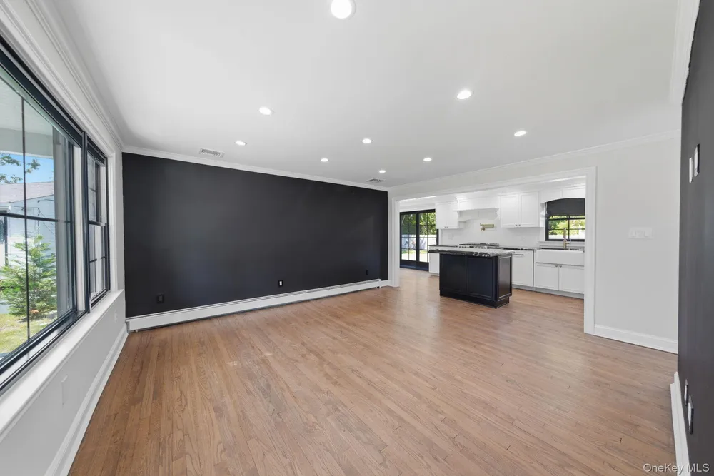 11 Lakewood Ave, Lake Ronkonkoma, NY 11779