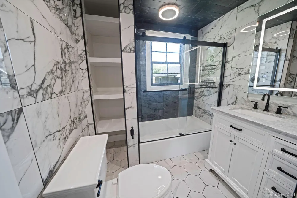 11 Lakewood Ave, Lake Ronkonkoma, NY 11779