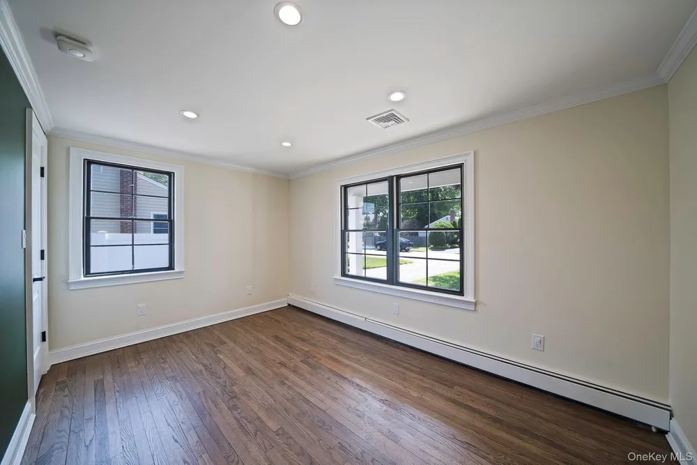 11 Lakewood Ave, Lake Ronkonkoma, NY 11779
