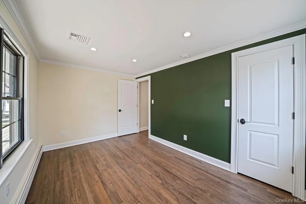 11 Lakewood Ave, Lake Ronkonkoma, NY 11779
